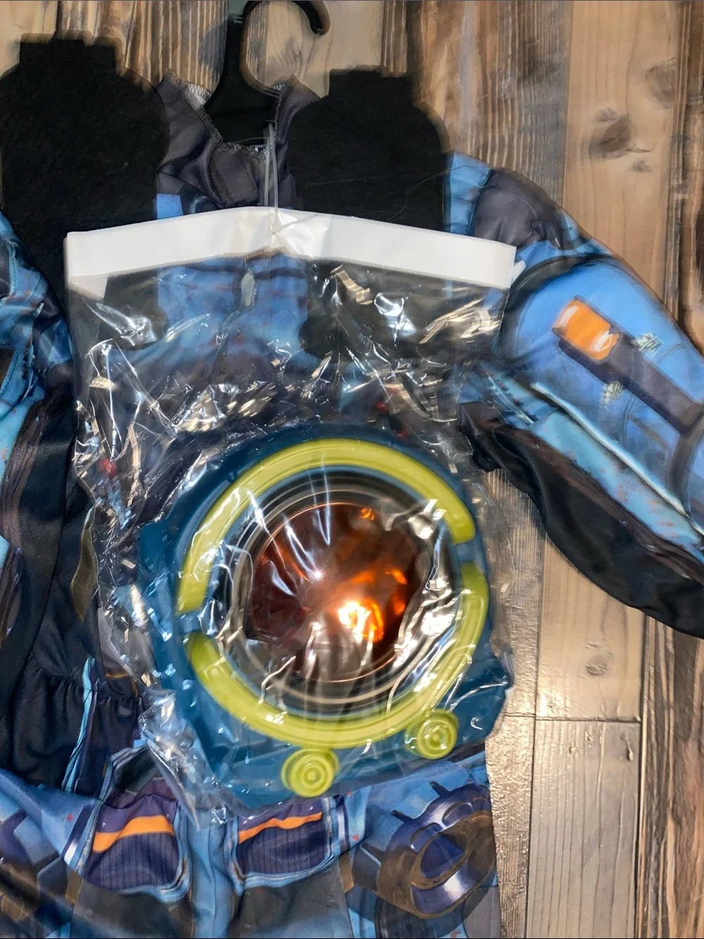 Deluxe muscle  Pathfinder Apex Legends Costume size medium